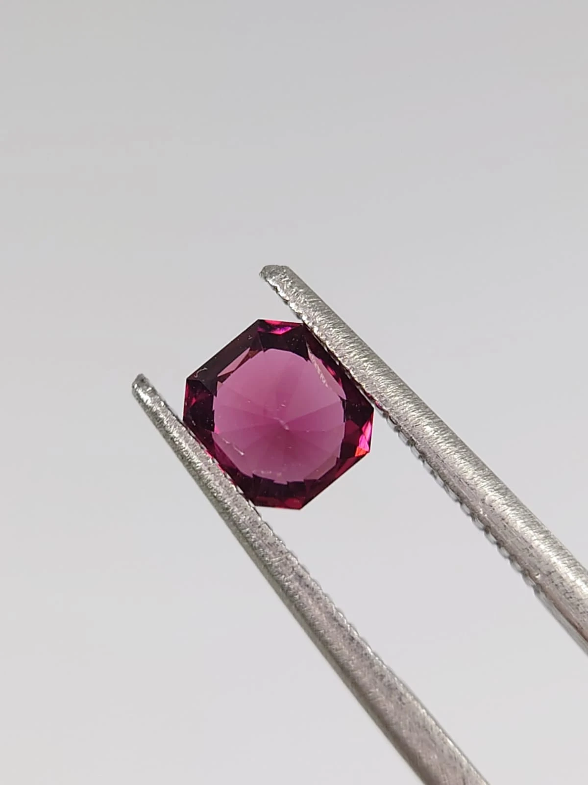 0.95ct Natural Rhodolite Garnet From Africa — view 1